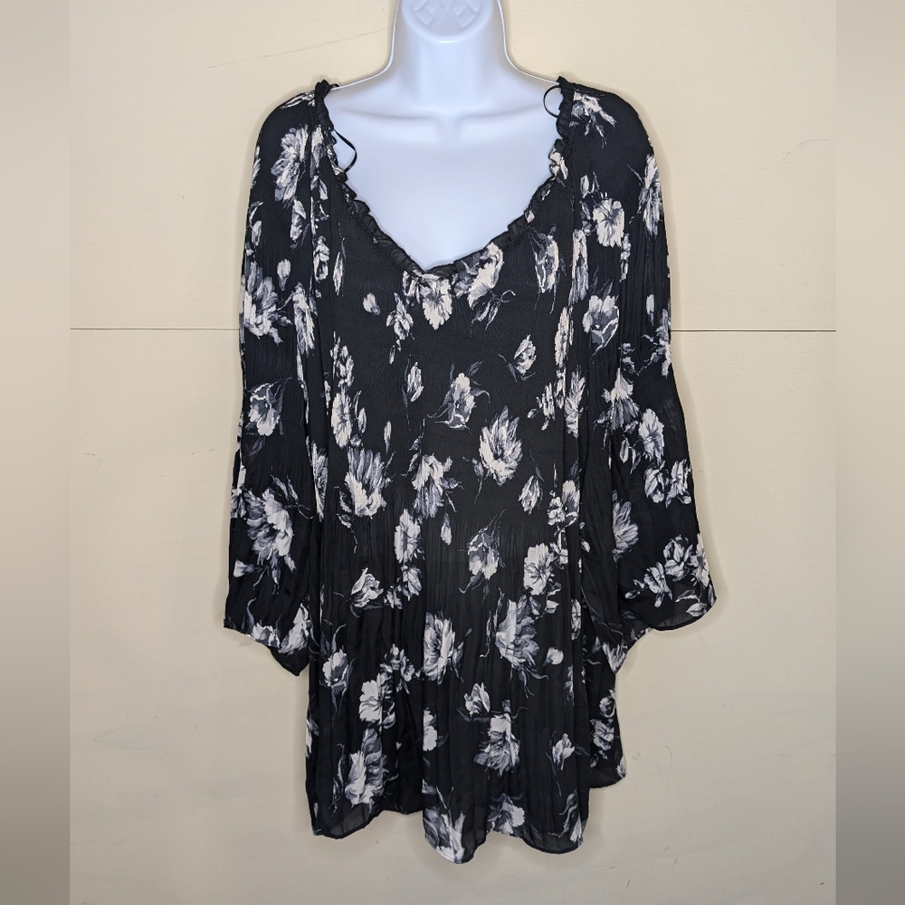 NWT Floral & Ivy Flowy Blouse Black and Cream Floral Print
